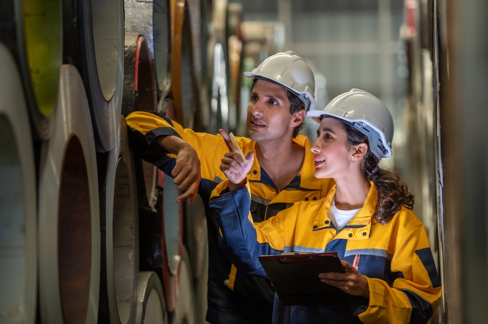 Manager training manufacturing employee